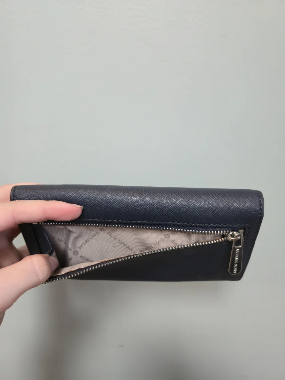 Michael Kors Jet Set Cross Leather Key & Card Wallet with Gold Logo